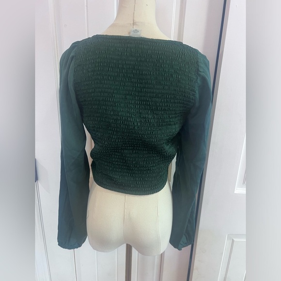 American Eagle Smocked Satin Cropped Top Keyhole Size Small NWOT - Picture 2 of 2